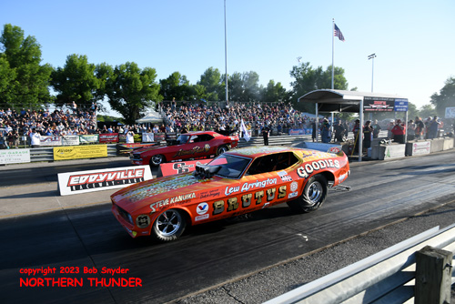 Chris Schneider - 'Brutus' (near lane) vs 
Don Knoblauch - 'Atomic Punk' (far lane)